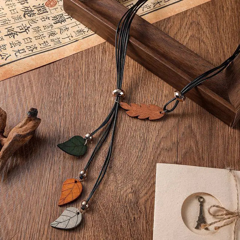Bohemian Ethnic Wood Leaf Pendants Necklace Vintage Handmade Retro Statement Necklaces for Women Daily Wear Fashion Jewelry